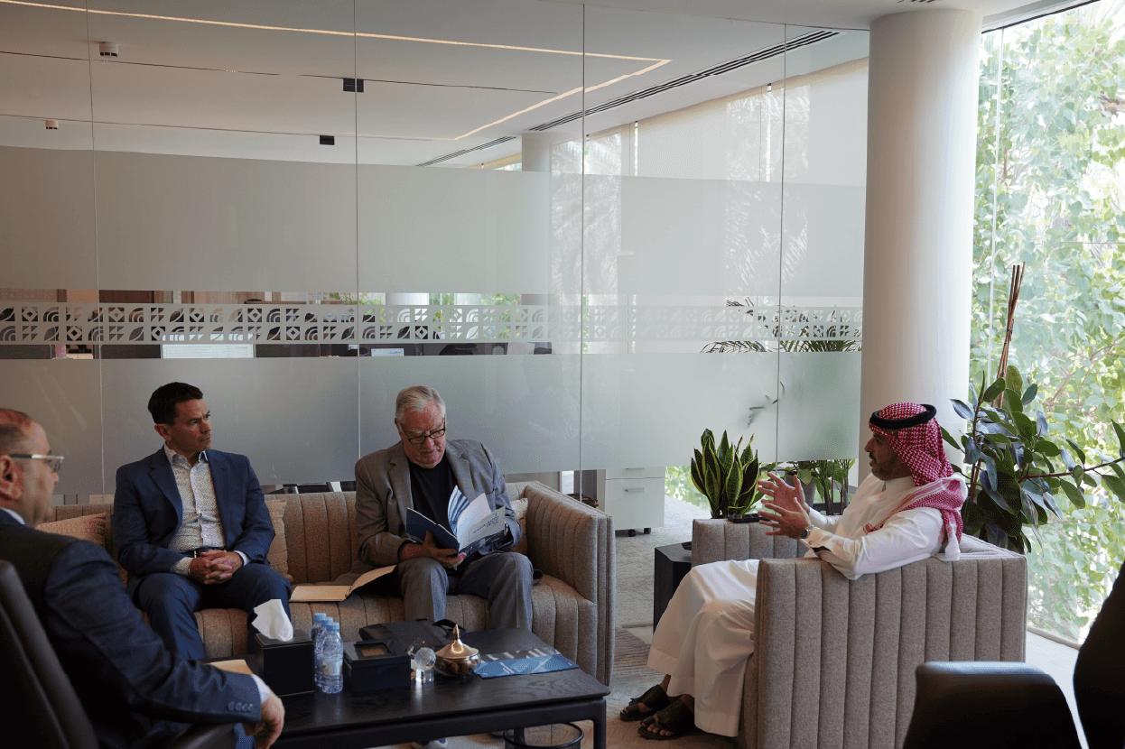 مدير عام المعهد يستقبل البروفيسور بيتر روو استاذ التنمية الحضرية بجامعة هارفرد