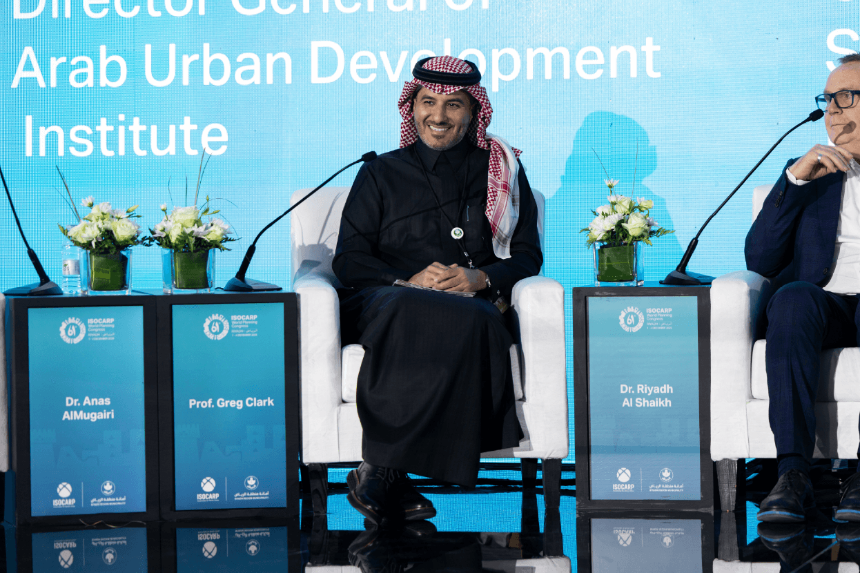 مدير عام المعهد يدير جلسة حول “دبلوماسية المدن”